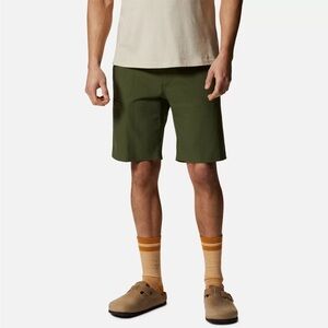 Men’s mountain hardwear, hardwear, AP short. Still in the bag